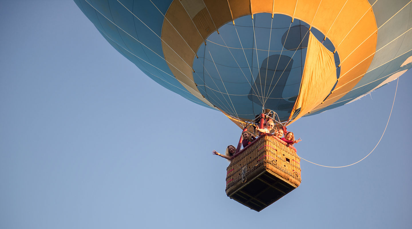 Esperienza di volo in mongolfiera vicino a Milano, San Colombano al Lambro