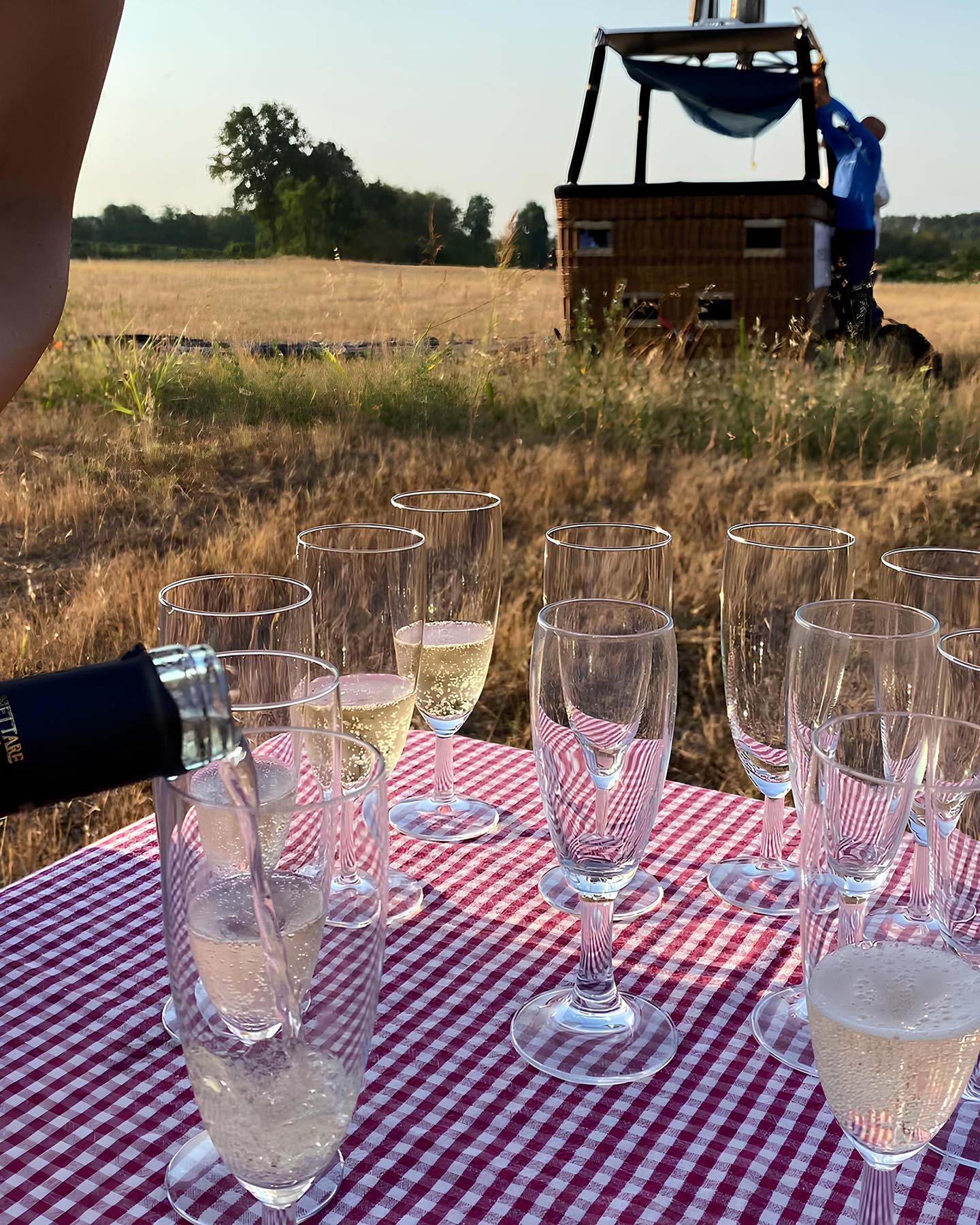 Programma della giornata volo in mongolfiera, brindisi con vino locale